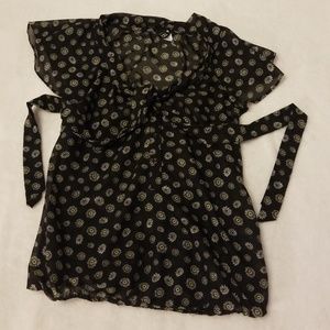 Super cute daisy print blouse